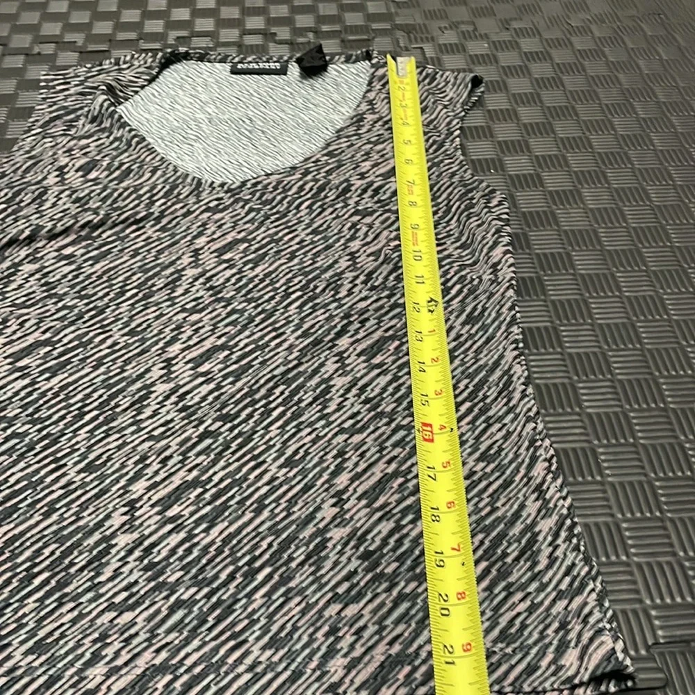 New york & Company confetti pattern sleeveless blouse size small
